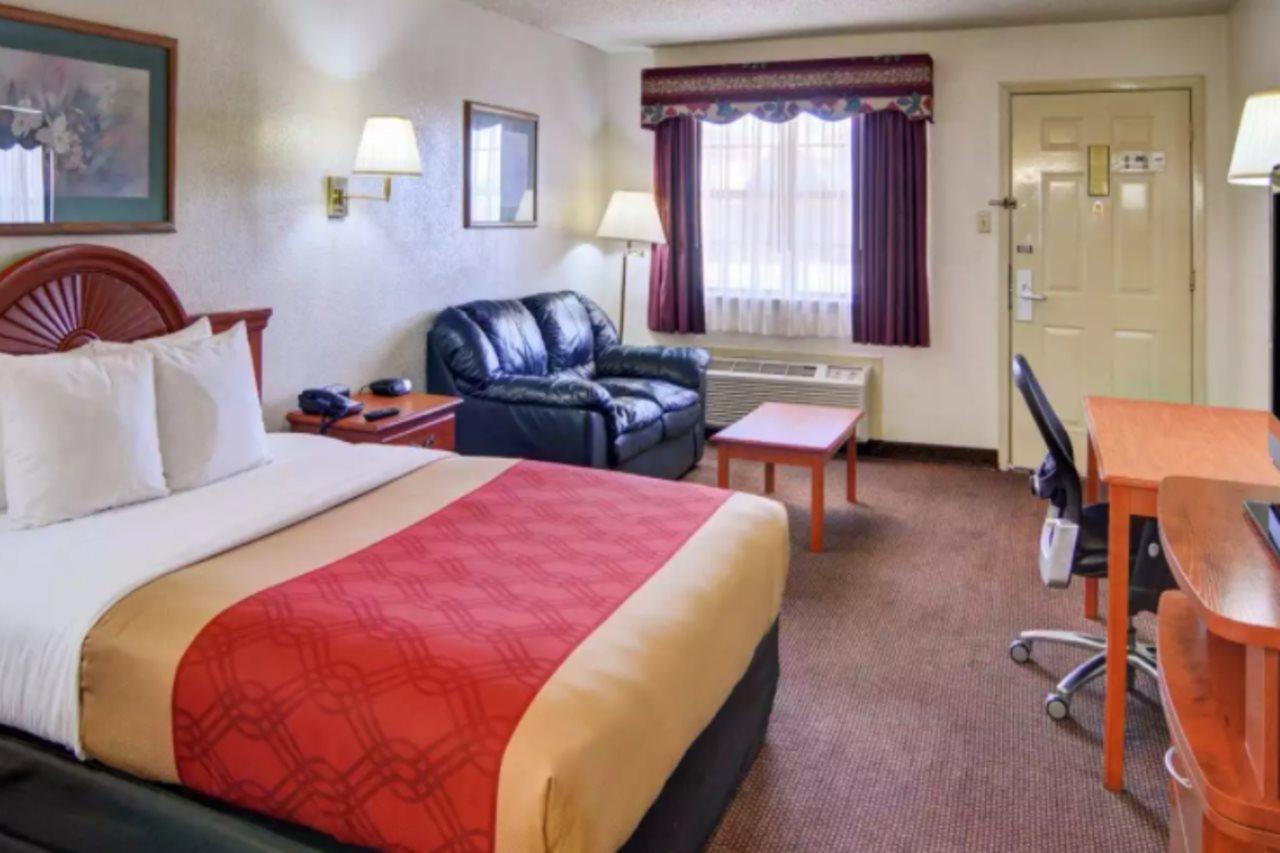 Super 8 By Wyndham Decatur Texas Ξενοδοχείο Εξωτερικό φωτογραφία
