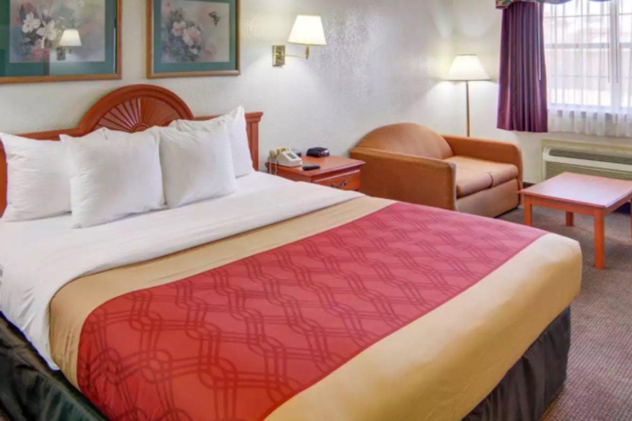 Super 8 By Wyndham Decatur Texas Ξενοδοχείο Εξωτερικό φωτογραφία