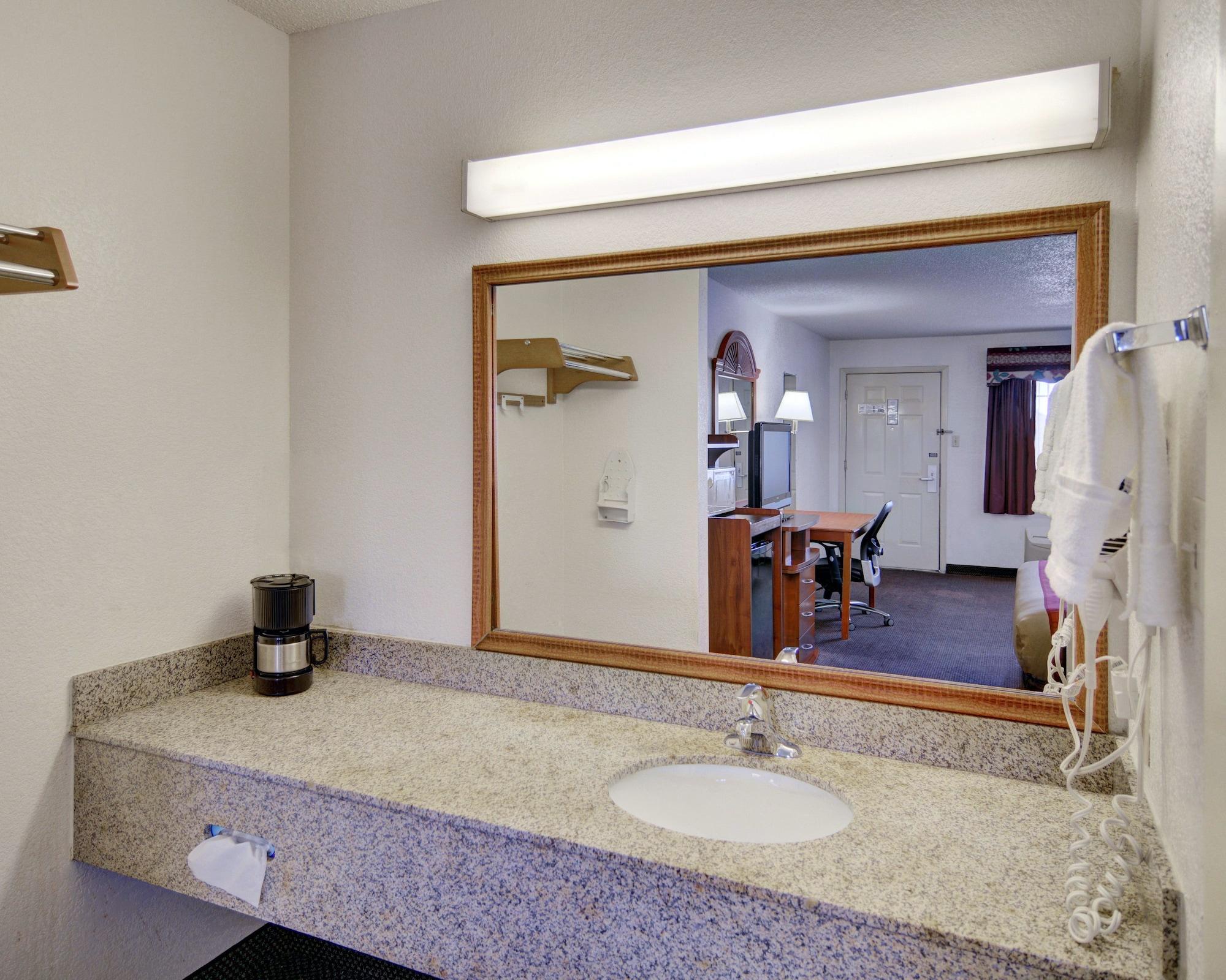 Super 8 By Wyndham Decatur Texas Ξενοδοχείο Εξωτερικό φωτογραφία
