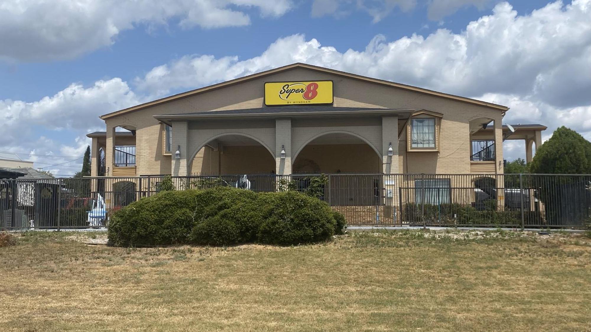 Super 8 By Wyndham Decatur Texas Ξενοδοχείο Εξωτερικό φωτογραφία