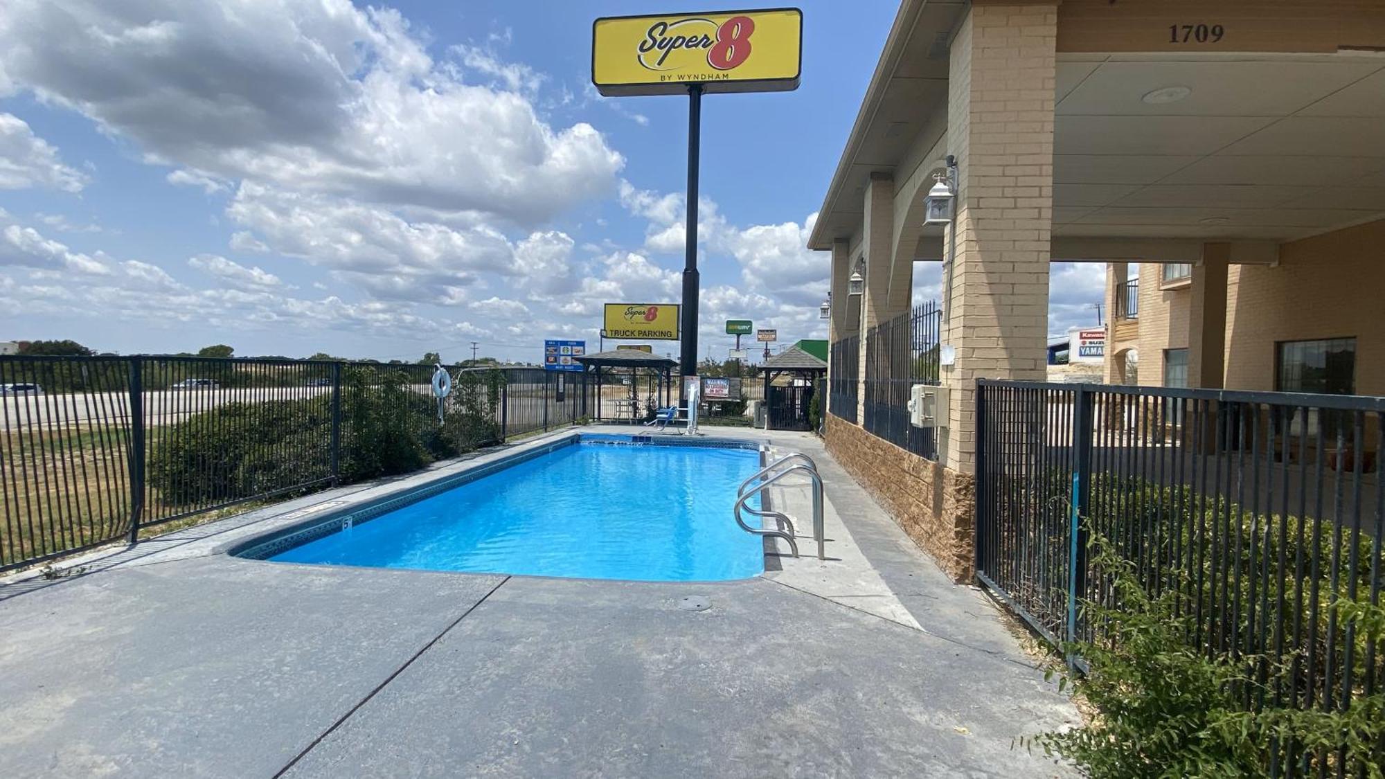 Super 8 By Wyndham Decatur Texas Ξενοδοχείο Εξωτερικό φωτογραφία