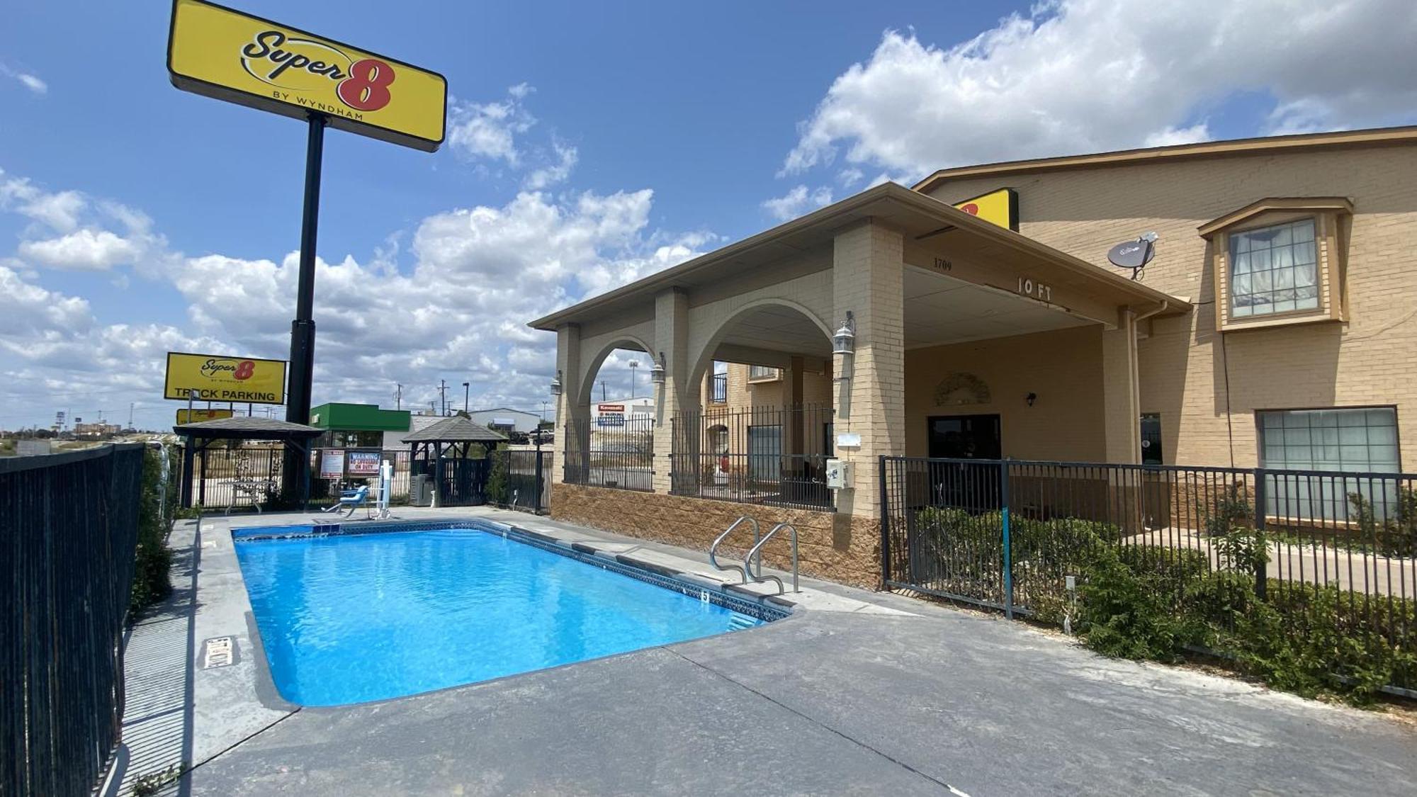 Super 8 By Wyndham Decatur Texas Ξενοδοχείο Εξωτερικό φωτογραφία